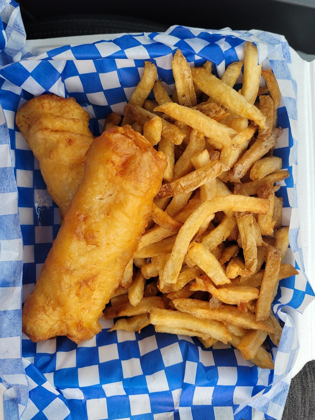 Cottage country fish & chips | 141 Hastings St N, Bancroft, ON K0L 1C0, Canada | Phone: (343) 476-5685