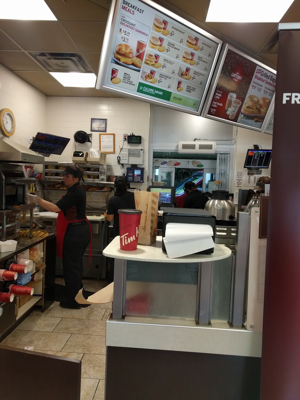 Tim Hortons | 106 W Queens Rd, North Vancouver, BC V7N 2K3, Canada | Phone: (604) 988-9968