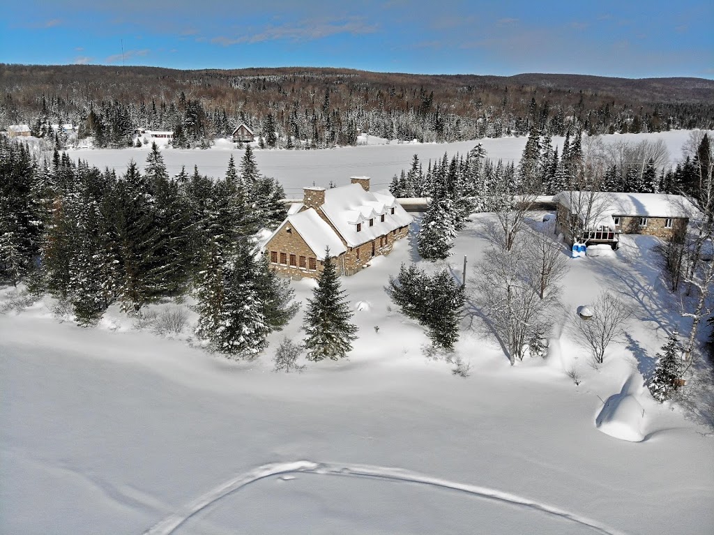 CHALET SPA DU LAC SAGUAY | 301 QC-117, Lac-Saguay, QC J0W 1L0, Canada | Phone: (450) 512-4878