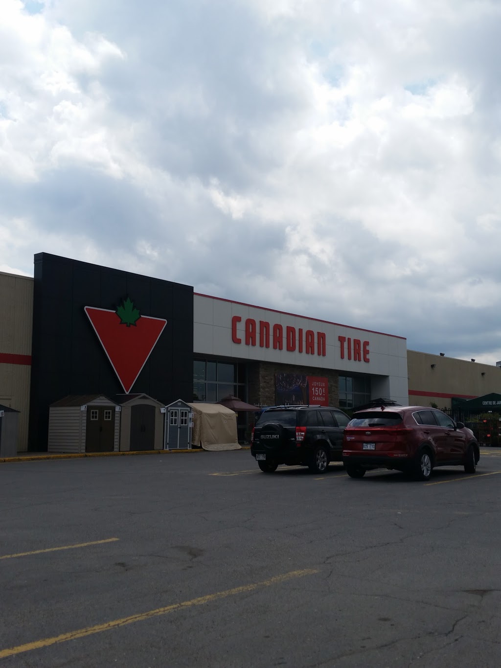 Canadian Tire | 571 Boulevard Jutras E, Victoriaville, QC G6P 7H4, Canada | Phone: (819) 758-1585