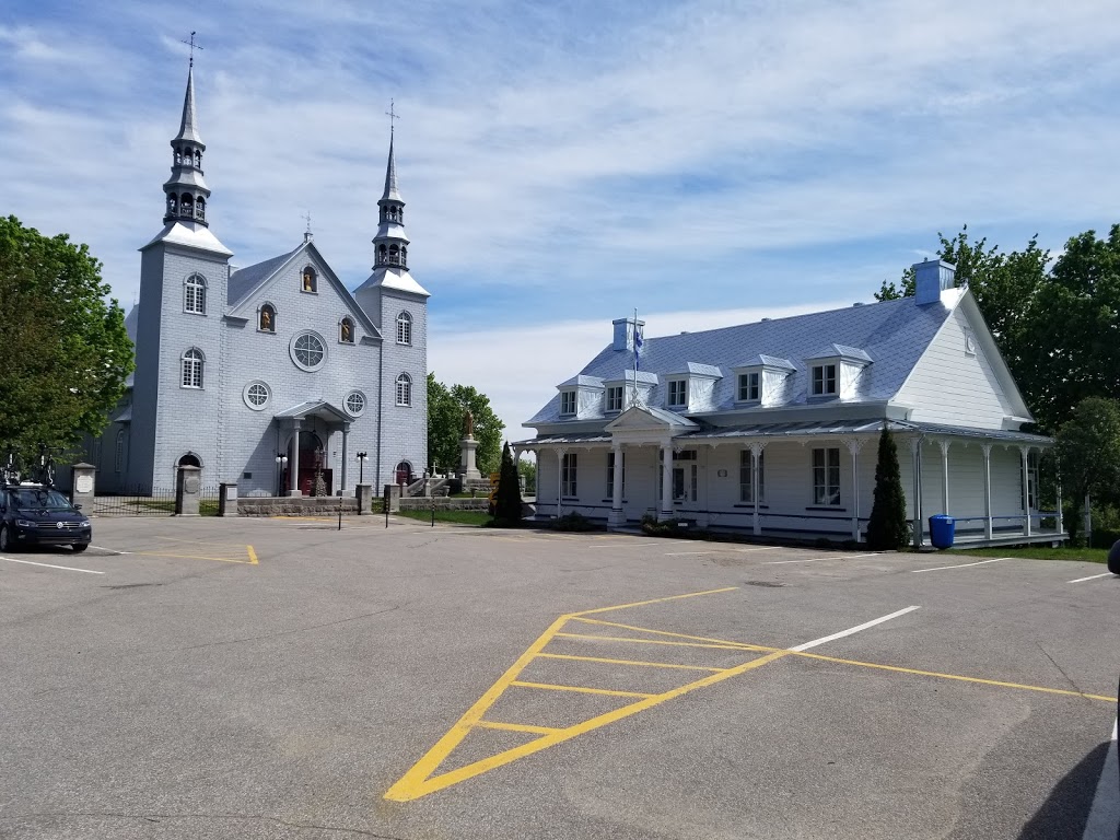 Église Sainte-Famille | 30 Place de lÉglise, Cap-Santé, QC G0A 1L0, Canada | Phone: (418) 285-2311