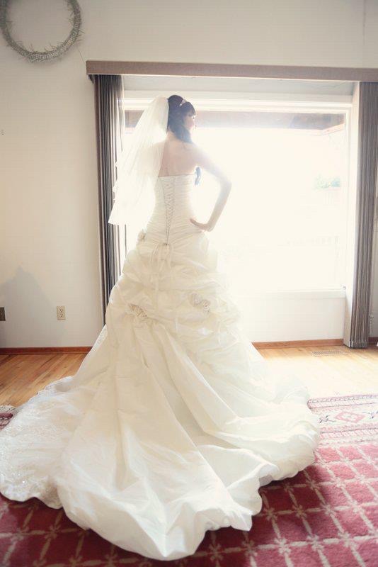 Svitlanas Bridal & Custom Made Dresses | 14628 Stony Plain Rd, Edmonton, AB T5N 3S2, Canada | Phone: (780) 453-5680