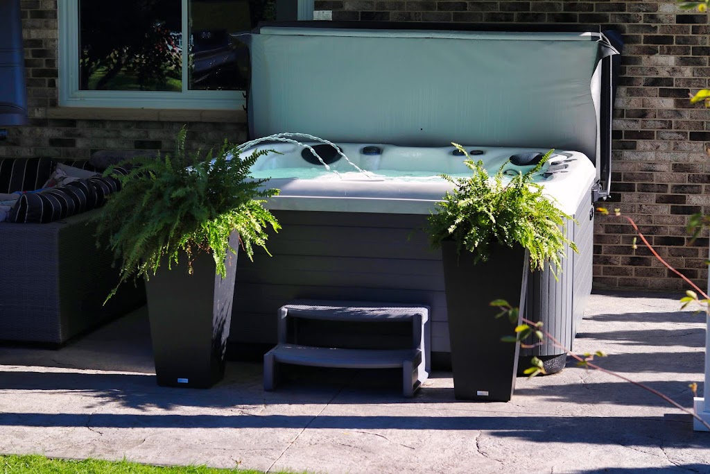 Hot Tubs Ottawa Inc. | behind RND Construction, 675 Industrial Ave, Ottawa, ON K1G 0Z1, Canada | Phone: (613) 276-7504