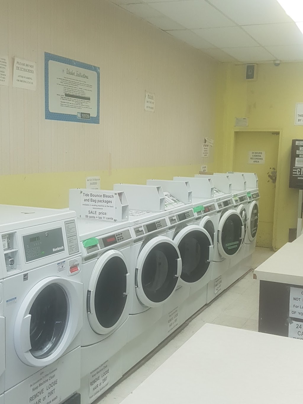 Star Laundromat | 911 Dundas St W, Toronto, ON M6J 1W1, Canada | Phone: (905) 738-9630