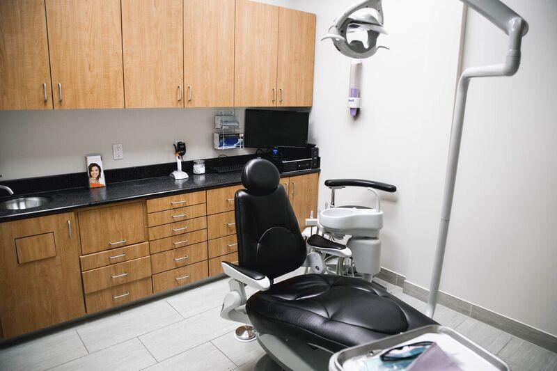 Rockwest Dental Clinic Mississauga | 4120 Dixie Rd #9, Mississauga, ON L4W 4V8, Canada | Phone: (905) 624-8681