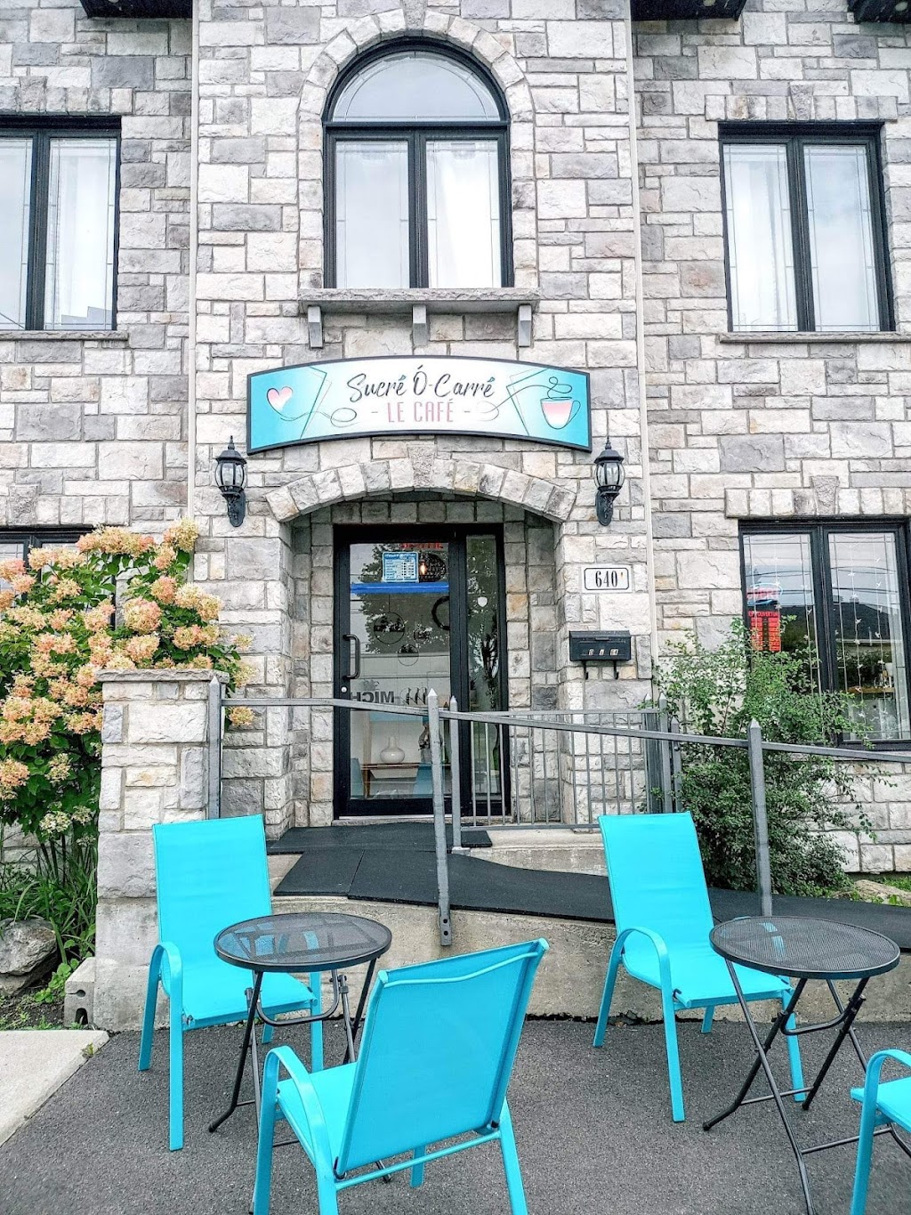 Sucré-ô-carré Le Café | 640 Rue Bernard-Pilon, McMasterville, QC J3G 1L2, Canada | Phone: (450) 281-2206