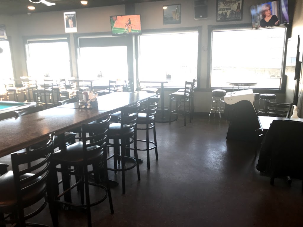 Boots & Barrels Sports Bar and Restaurant | 4924 47 Ave, Innisfail, AB T4G 1N8, Canada | Phone: (403) 865-5556