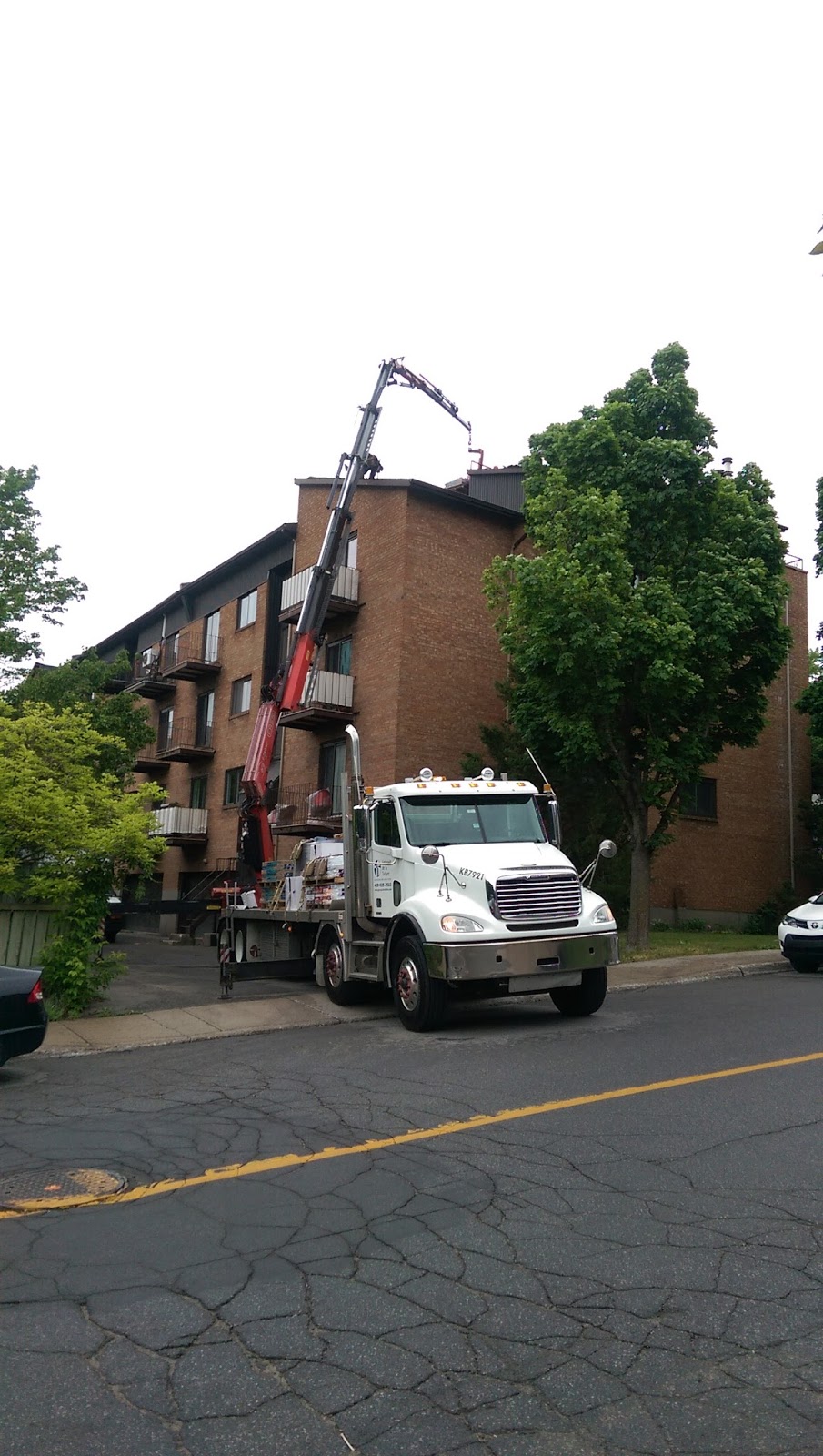 Groupe Bédard, A Beacon Roofing Supply Company | 311 Chemin Saint-François-Xavier, Delson, QC J5B 2A6, Canada | Phone: (450) 635-2583