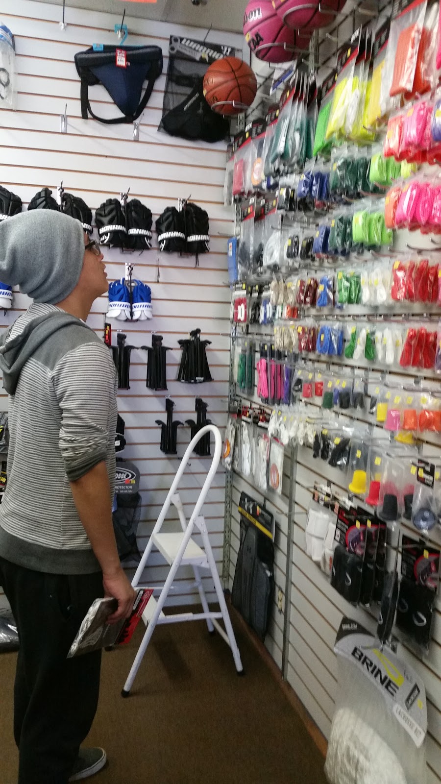 Royal Sporting Goods Ltd | 1815 7th Ave, Regina, SK S4R 1B9, Canada | Phone: (306) 522-5973