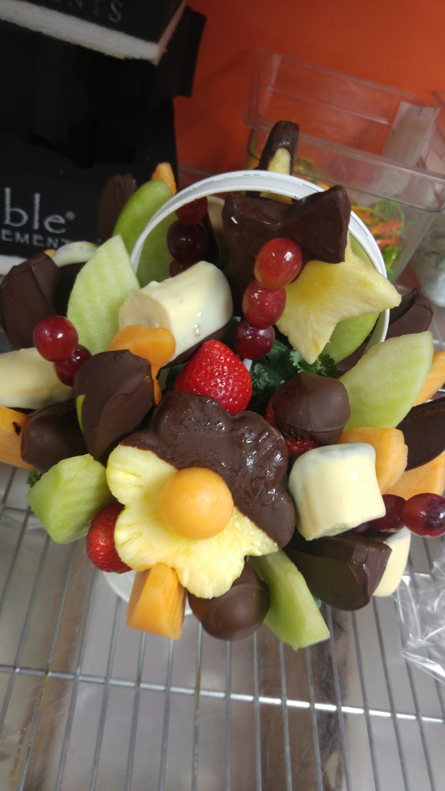 Edible Arrangements | 1634 Hyde Park Rd, London, ON N6H 5L7, Canada | Phone: (519) 641-1900