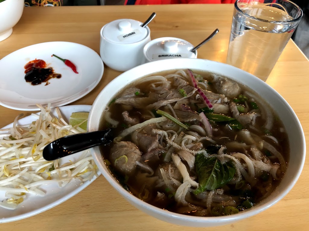 Pho 18 | 18 Clairmont St, Thorold, ON L2V 1R1, Canada | Phone: (905) 680-8889