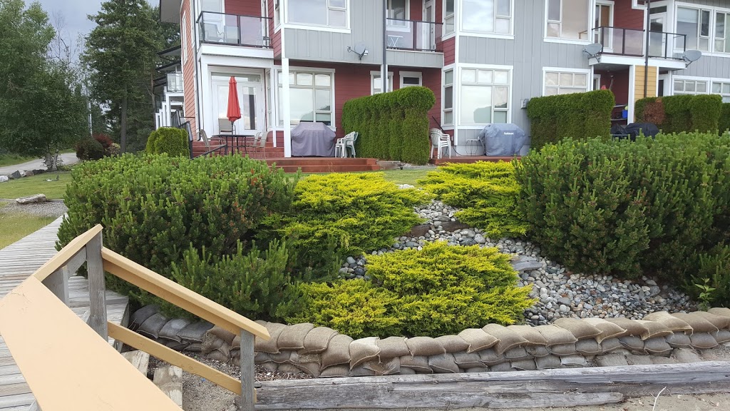 Shuswap Beachfront by the Park | 1294 Deodar Rd Unit 8, Scotch Creek, BC V0E 1M5, Canada | Phone: (778) 245-8396