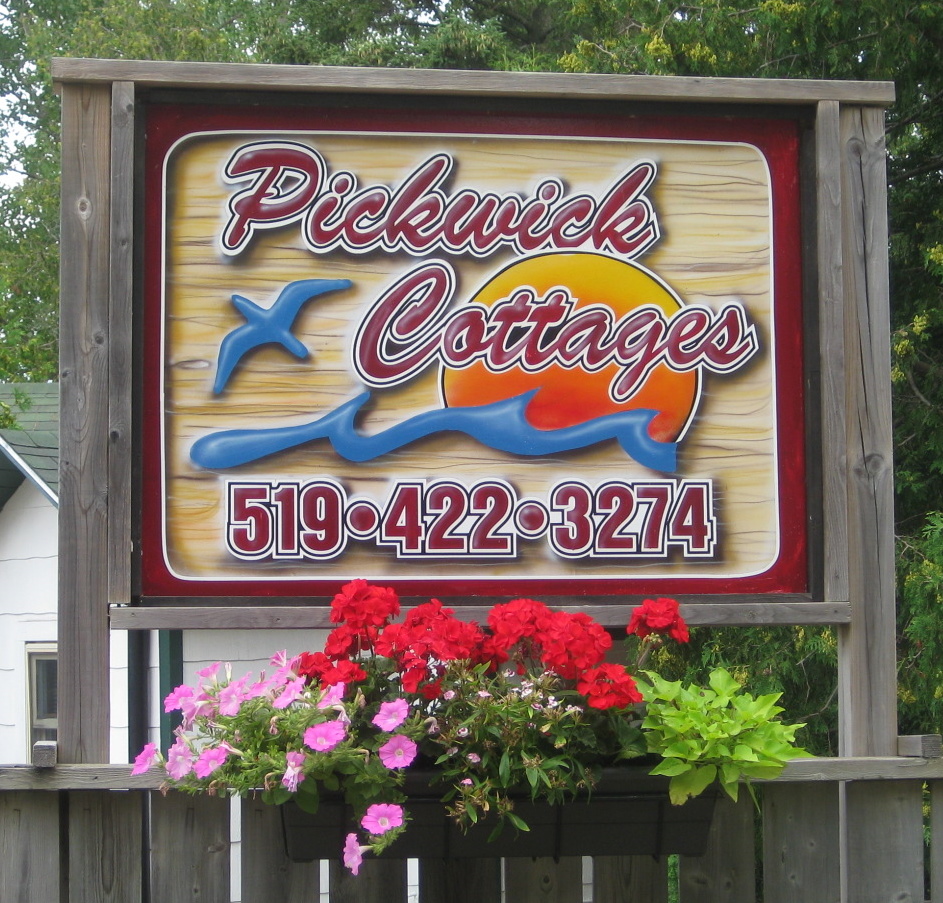 Pickwick Cottages | 1161 2nd Ave S, Sauble Beach, ON N0H 2G0, Canada | Phone: (519) 422-3274