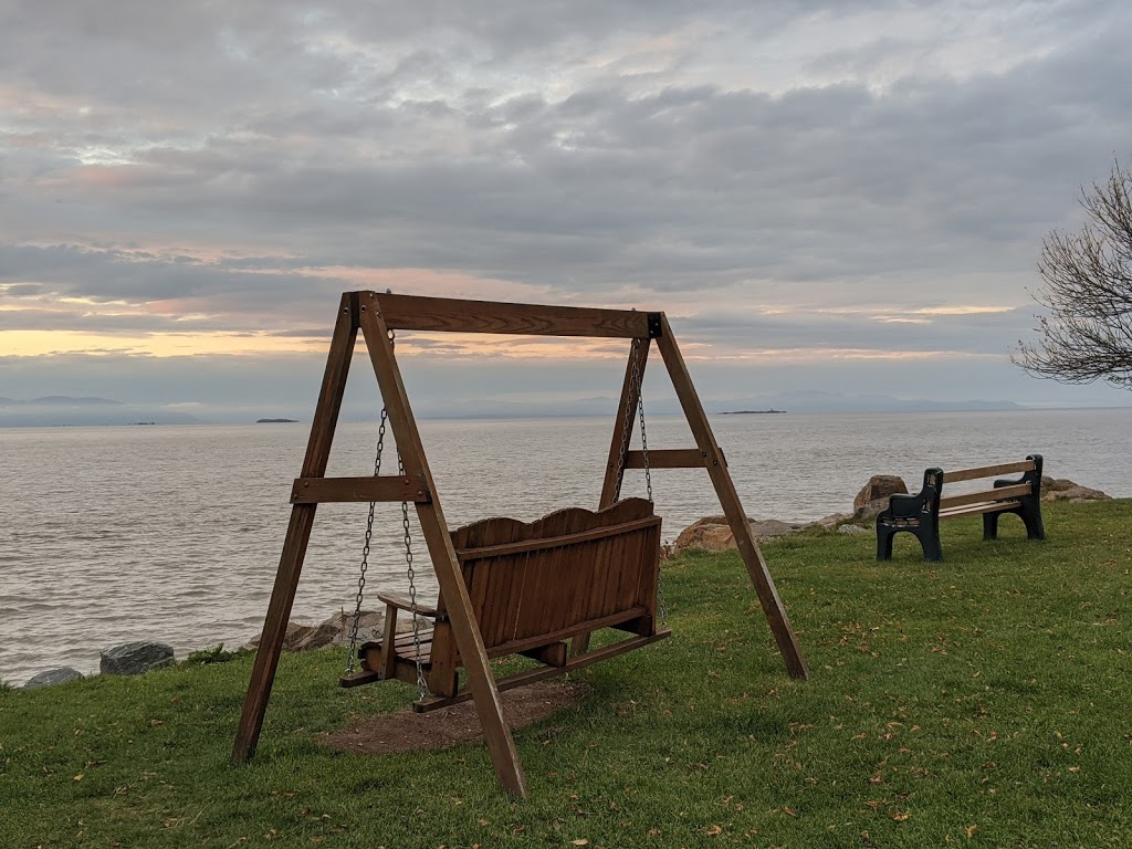 Bar-Terrasse au Bord de leau | Route du Quai, LIslet, QC G0R 2B0, Canada | Phone: (418) 247-3264