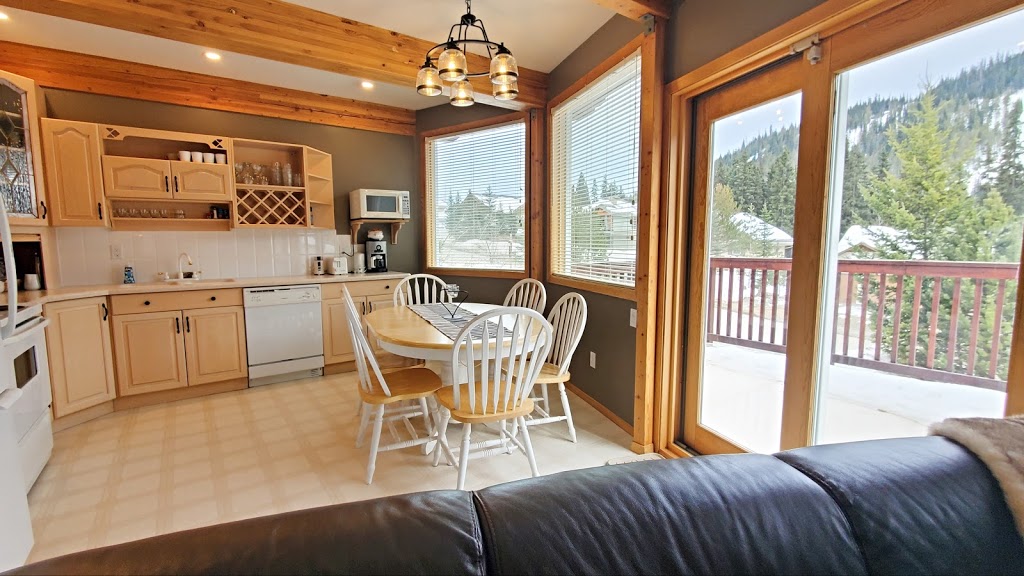 Pinetree Chalet | 2215 Sunburst Dr, Sun Peaks, BC V0E 5N0, Canada | Phone: (604) 288-1193