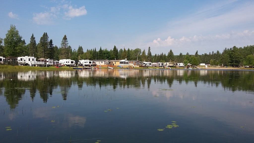 Camping Manoir Lac Caché | 2000 Rang du Lac Caché, Saint-Alexis-des-Monts, QC J0K 1V0, Canada | Phone: (855) 265-2201