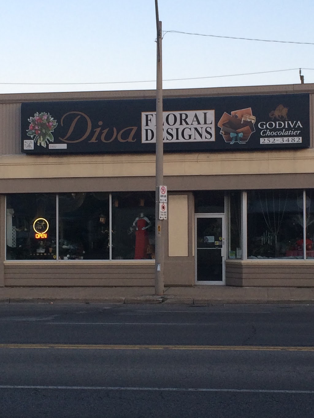 Diva Floral Designs | 1030 Walker Rd, Windsor, ON N8Y 2N5, Canada | Phone: (519) 972-9466