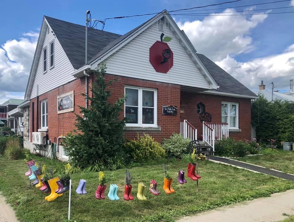 Pré-maternelle La petite école enfantine Marie-Josée Thibeault | 2290 Rue Cartier, Saint-Hyacinthe, QC J2S 1K4, Canada | Phone: (450) 778-1345