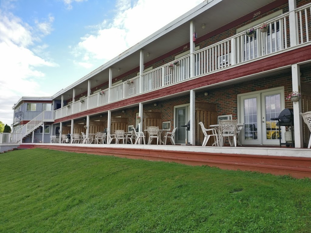 Muskeys Landing Resort | 100 Alcove Dr, Port Severn, ON L0K 1S0, Canada | Phone: (705) 538-2184