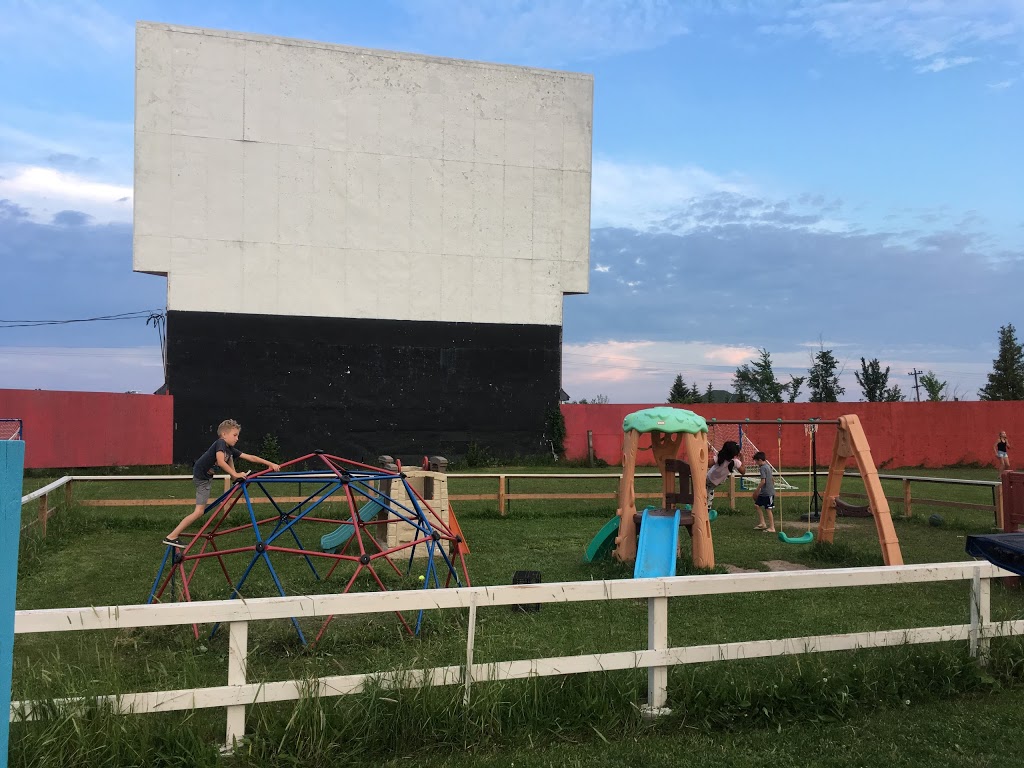 Lindsay Twin Drive-In Theatre | 229 Pigeon Lake Rd, Lindsay, ON K9V 4R6, Canada | Phone: (705) 340-6666