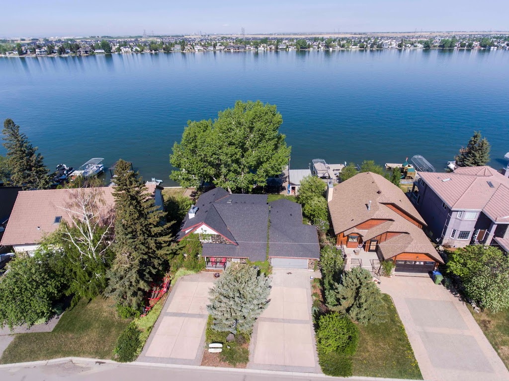 Chestermere Vacation Rental | 973 E Chestermere Dr, Chestermere, AB T1X 1A8, Canada | Phone: (403) 909-7975