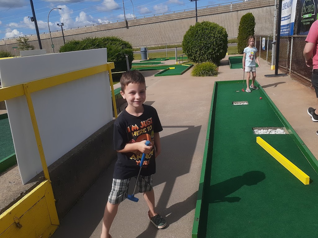 Mini-Golf de la Plaza | 6410 Av. de la Plaza, Sorel-Tracy, QC J3R 4L7, Canada | Phone: (450) 742-3302