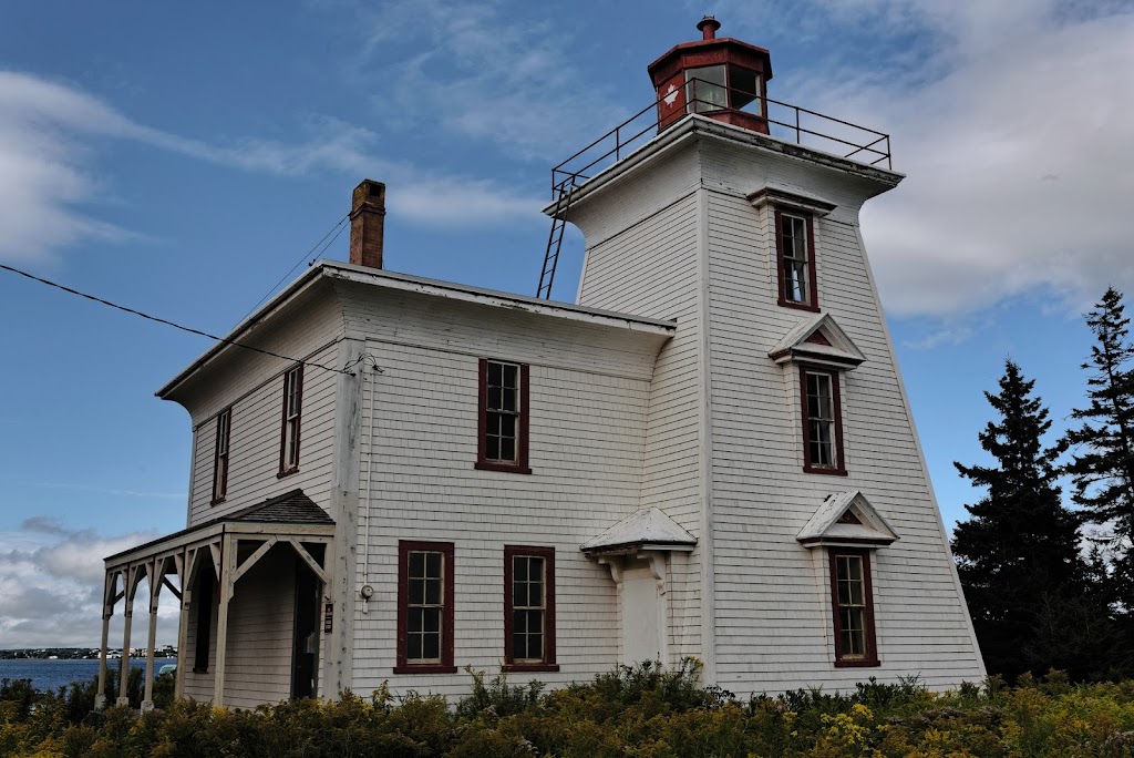 Blockhouse Point Lighthouse | 285 Blockhouse Rd, Rocky Point, PE C0A 1H2, Canada | Phone: (418) 288-5698