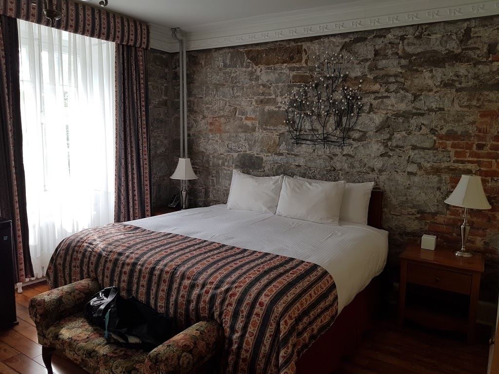 Hotel Manoir De LEsplanade | 83 Rue dAuteuil, Québec, QC G1R 4C3, Canada | Phone: (418) 694-0834