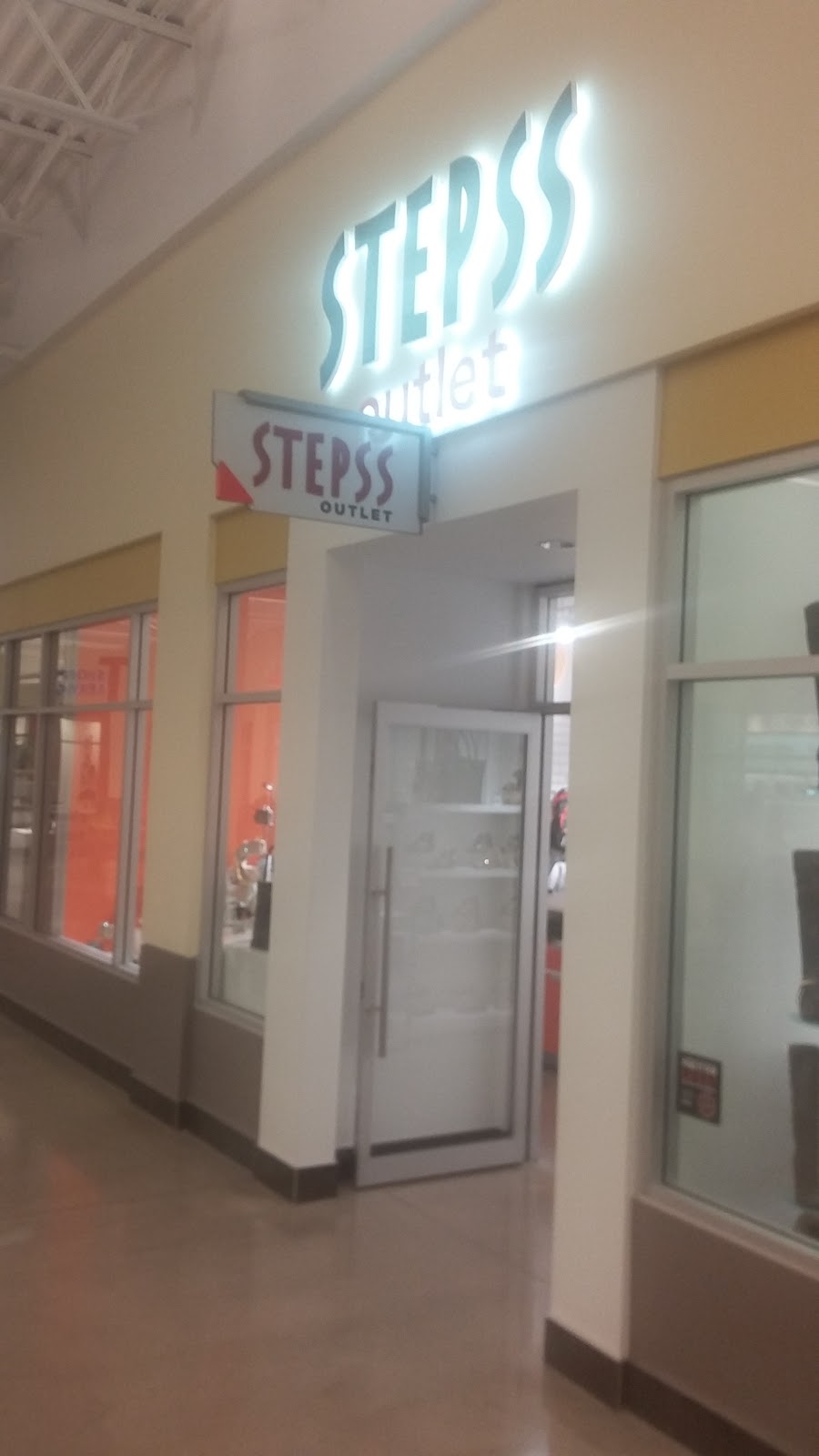 Stepss tanger outlet | 3311 Simcoe 89, Cookstown, ON L0L 1L0, Canada | Phone: (705) 916-0016