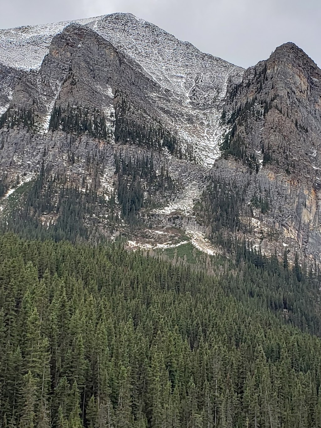 Lake Louise General Store | 111 Lake Louise Dr, Lake Louise, AB T0L 1E0, Canada | Phone: (403) 522-3511