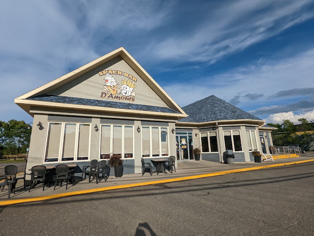 Snack Bar DAmours | 47 Bd Cartier, Rivière-du-Loup, QC G5R 5Z3, Canada | Phone: (418) 867-1649