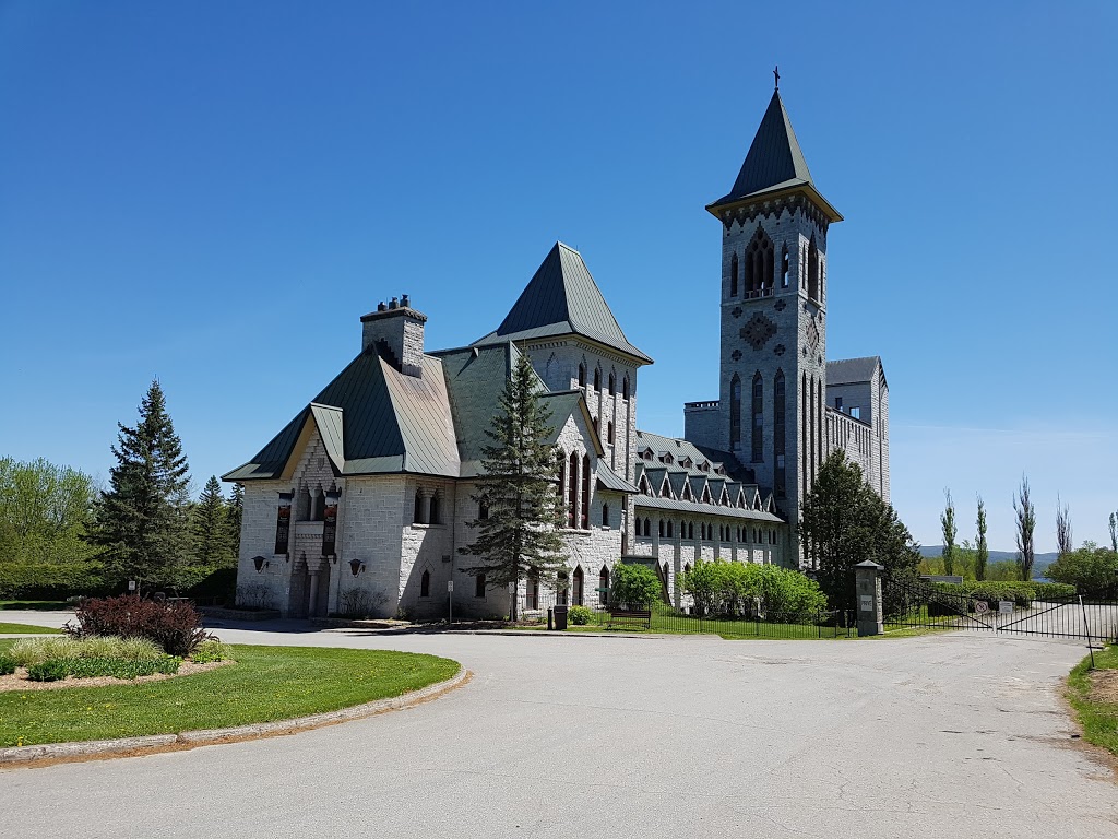 Fromagerie-Abbaye-St-Benoit | 1 Rue Principale, Saint-Benoît-du-Lac, QC J0B 2M0, Canada | Phone: (819) 843-4336