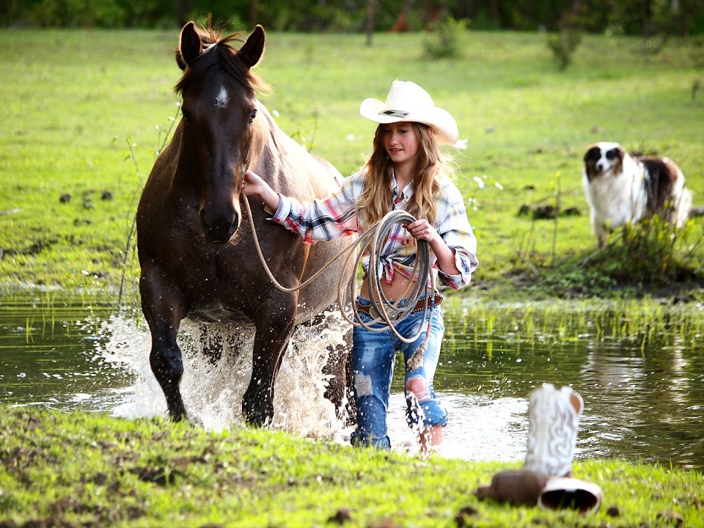 Photography by Sarah Underwood | Bray Pl, Kamloops, BC V2B, Canada | Phone: (250) 572-7255