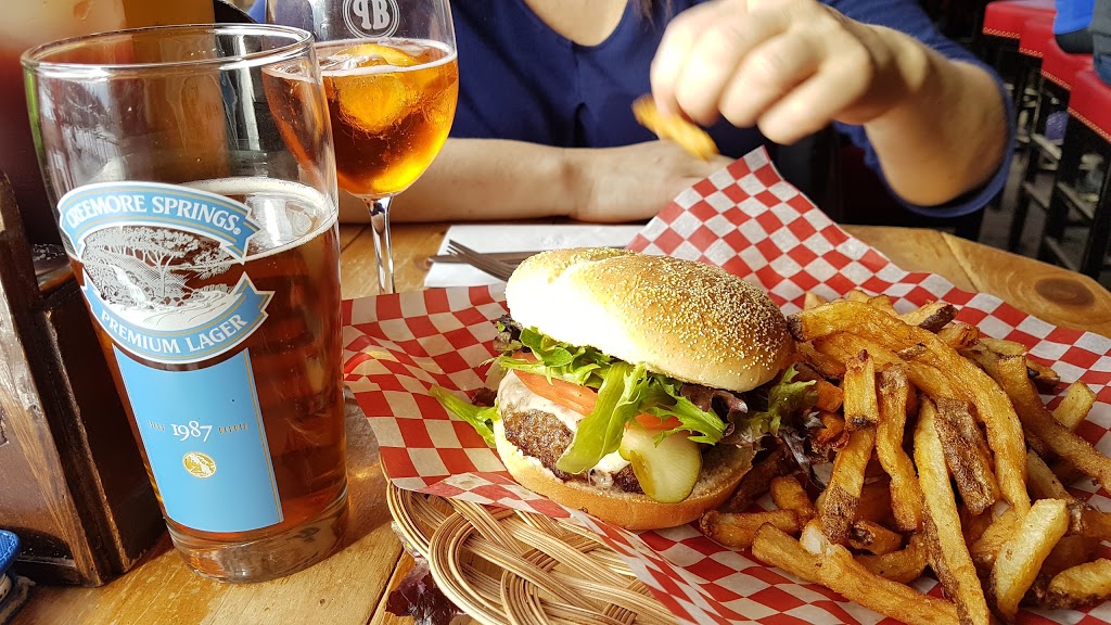 Burger Pub | 4940 Chemin du Parc, Orford, QC J1X 7N9, Canada | Phone: (819) 847-4936