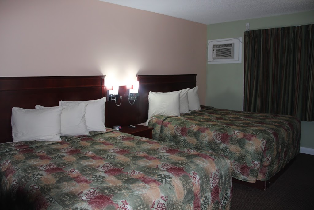 Perth Plaza Motel | 40 Dufferin St, Perth, ON K7H 3A6, Canada | Phone: (613) 264-1022