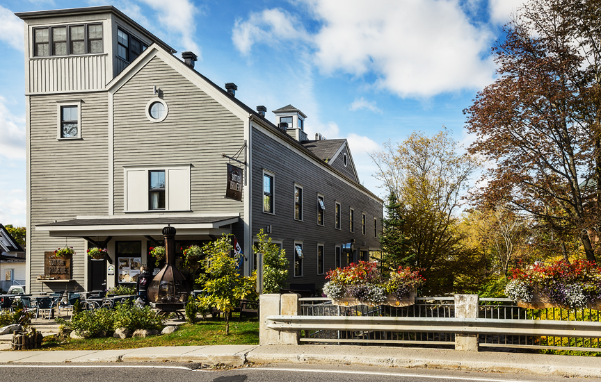 Microbrasserie Auberge Sutton Brouërie | 27 Rue Principale Sud St, Sutton, QC J0E 2K0, Canada | Phone: (450) 538-0005