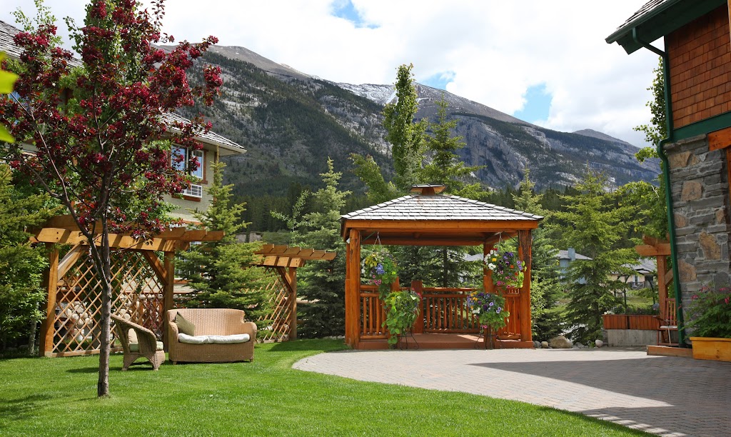 A Bear & Bison Canadian Country Inn | 705 Benchlands Trail, Canmore, AB T1W 3G9, Canada | Phone: (403) 678-2058