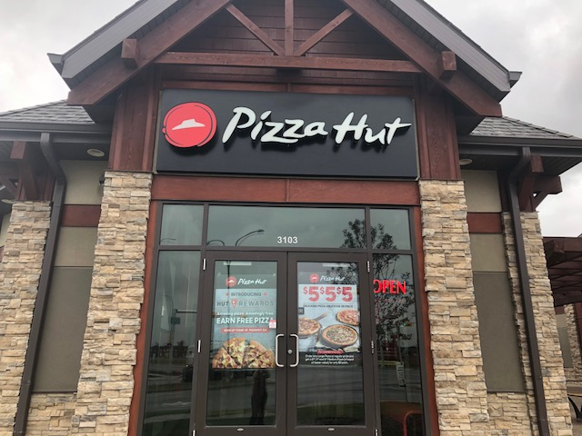 Pizza Hut | 55 Skyview Ranch Rd, Calgary, AB T3N 0E4, Canada | Phone: (403) 310-1010