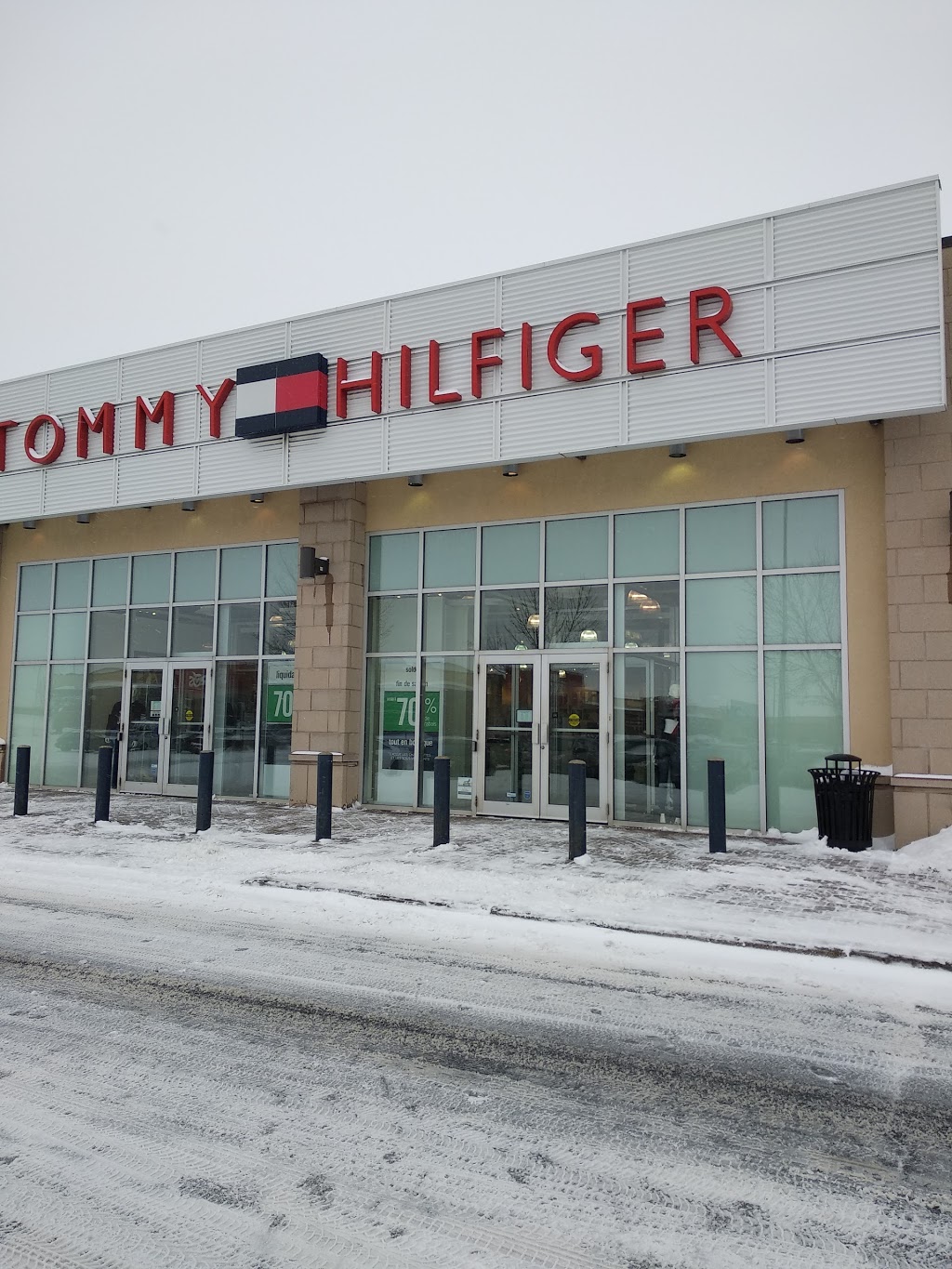 Tommy Hilfiger | CARREFOUR DE LA RIVE-SUD, 582 Chemin de Touraine SUITE #100, Boucherville, QC J4B 5E4, Canada | Phone: (450) 645-9333