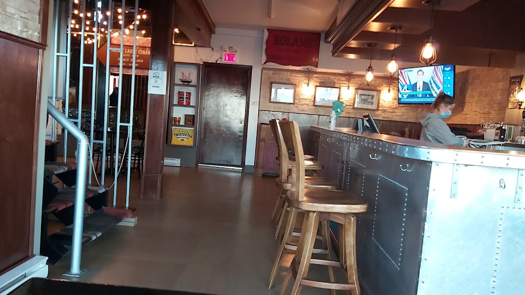 Resto-Pub du quai | 80 Rue du Quai, La Malbaie, QC G5A 2Y2, Canada | Phone: (418) 202-0902