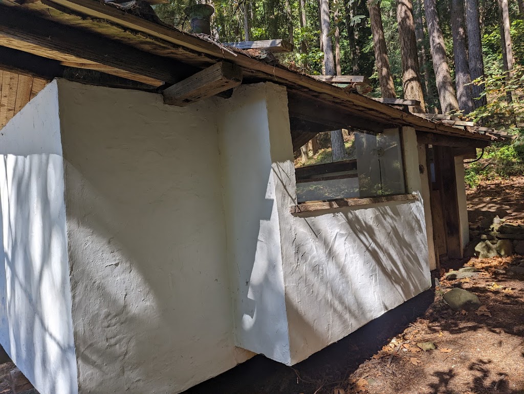 Leaf House | Shingle Spit to Ford Cove Trail, Hornby Island, BC V0R 1Z0, Canada | Phone: (250) 335-2570