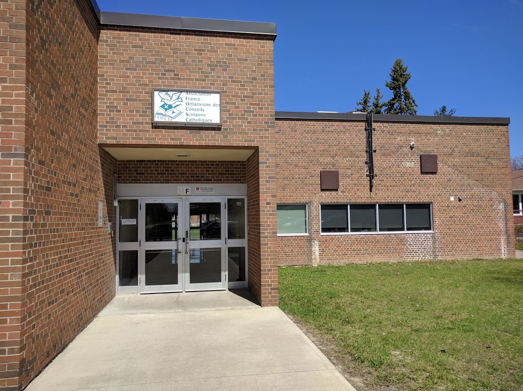 École secondaire catholique Monseigneur-De-Charbonnel | 110 Drewry Ave, North York, ON M2M 1C8, Canada | Phone: (416) 393-5537