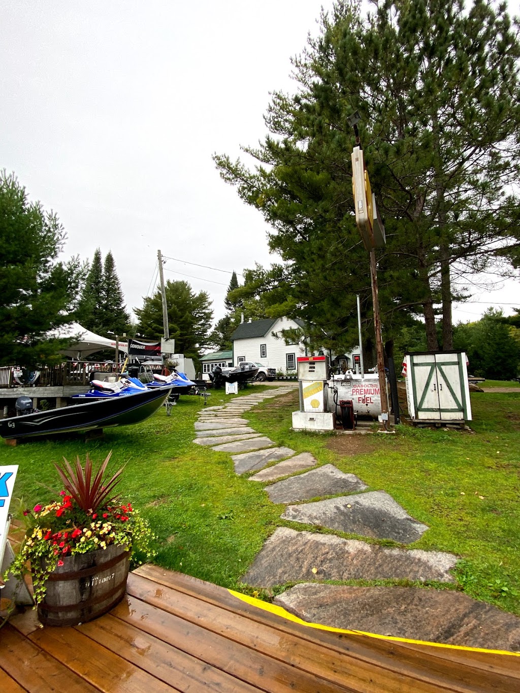 Mountain Trout House Marina | 1508 Russell Landing Rd, Dorset, ON P0A 1E0, Canada | Phone: (705) 766-2292