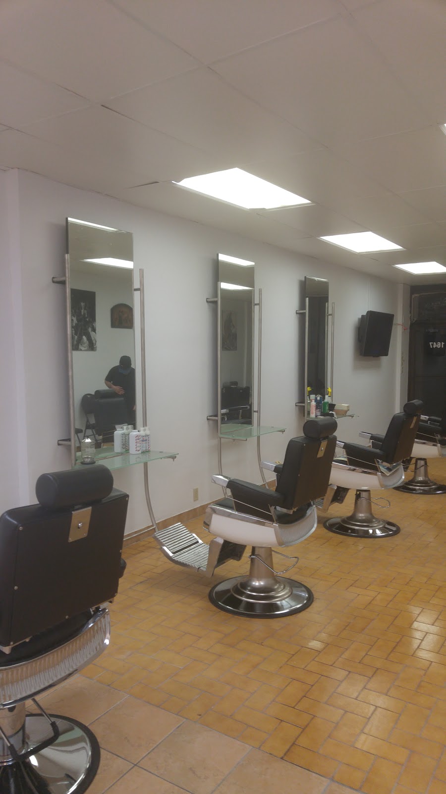 SANDROS BARBER SHOP | 1647 St Clair Ave W, Toronto, ON M6N 1G8, Canada | Phone: (647) 969-0895