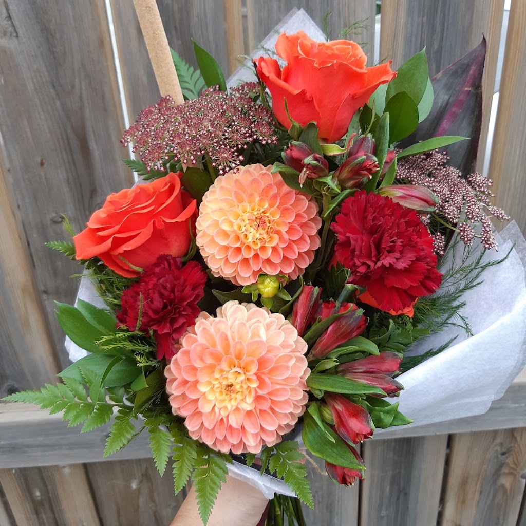 Blue Door Florals & Decor | 27501 Township Rd 374 #15, Alberta T4S 2B1, Canada | Phone: (403) 392-6121