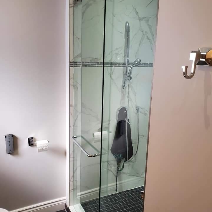 Gilmour Glass and Showers | 757 Fifes Bay Marina Ln, Peterborough, ON K9J 6X3, Canada | Phone: (705) 768-0684