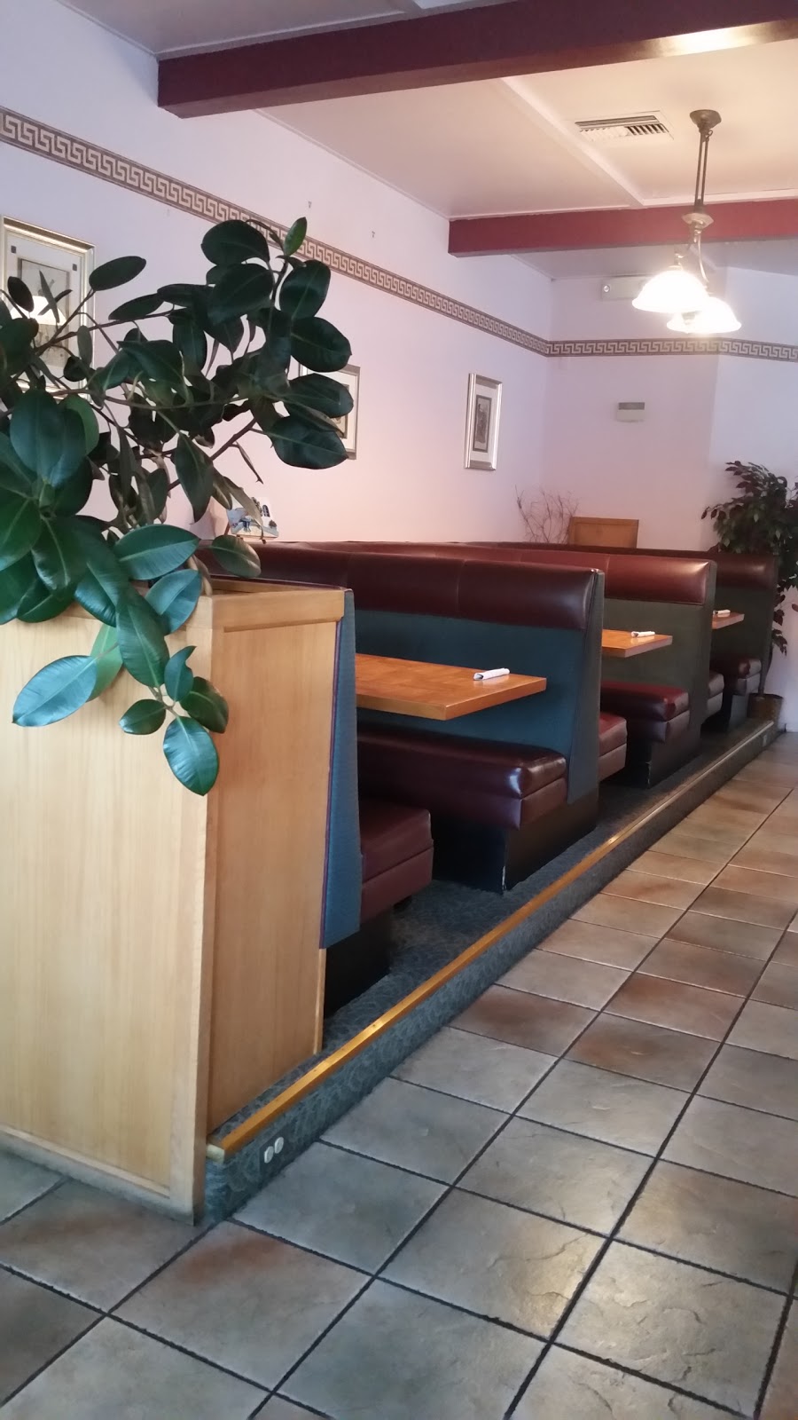 Syros Greek & Italian Restaurant | 311 Front St, Lynden, WA 98264, USA | Phone: (360) 354-6586