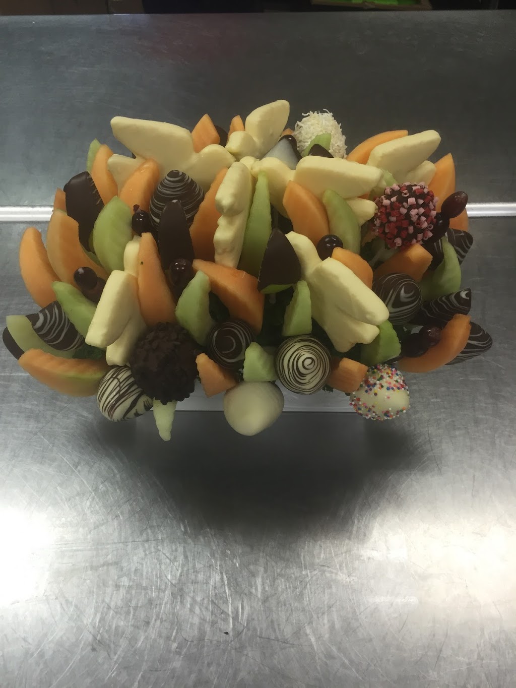 Edible Arrangements | 17665 Leslie St Unit 9, Newmarket, ON L3Y 3E3, Canada | Phone: (905) 836-4447