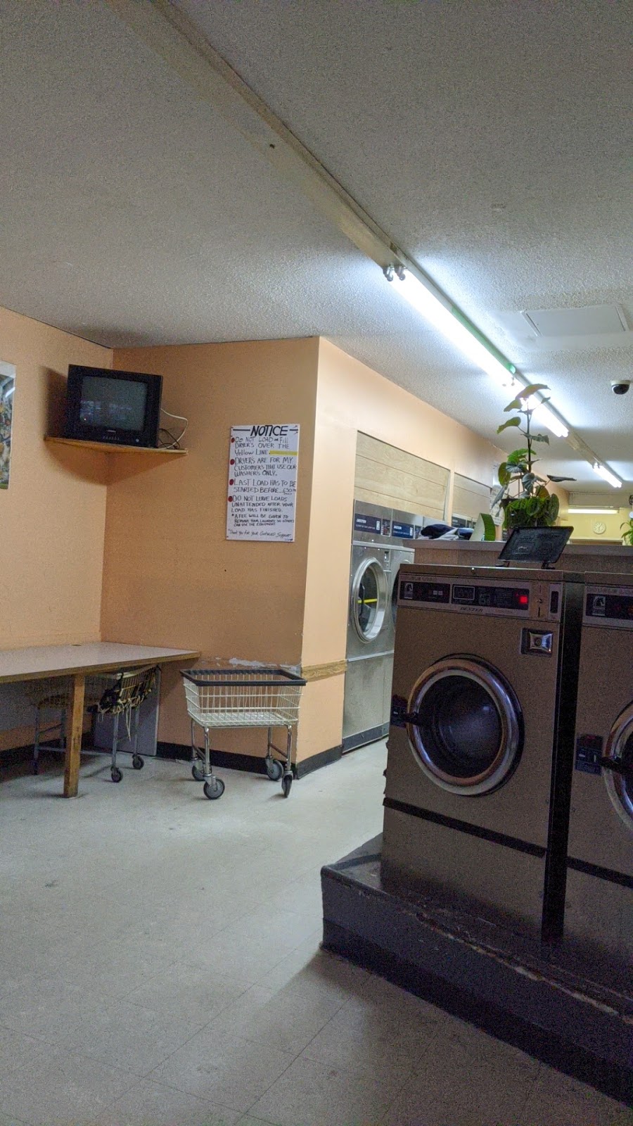 St. Helens Launderette and Dry Cleaners | 10281 128 St, Surrey, BC V3T 2Z2, Canada | Phone: (604) 584-4818