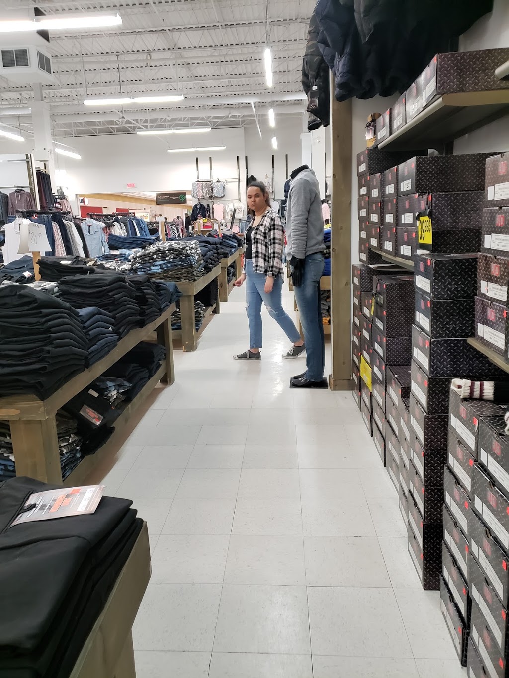 Jeans Dépôt | 1111 Boulevard Jutras E, Victoriaville, QC G6S 1C1, Canada | Phone: (819) 357-2810